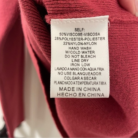 Listicle Women's V-Neck Sweater in Dark Pink - Picture 4 of 5